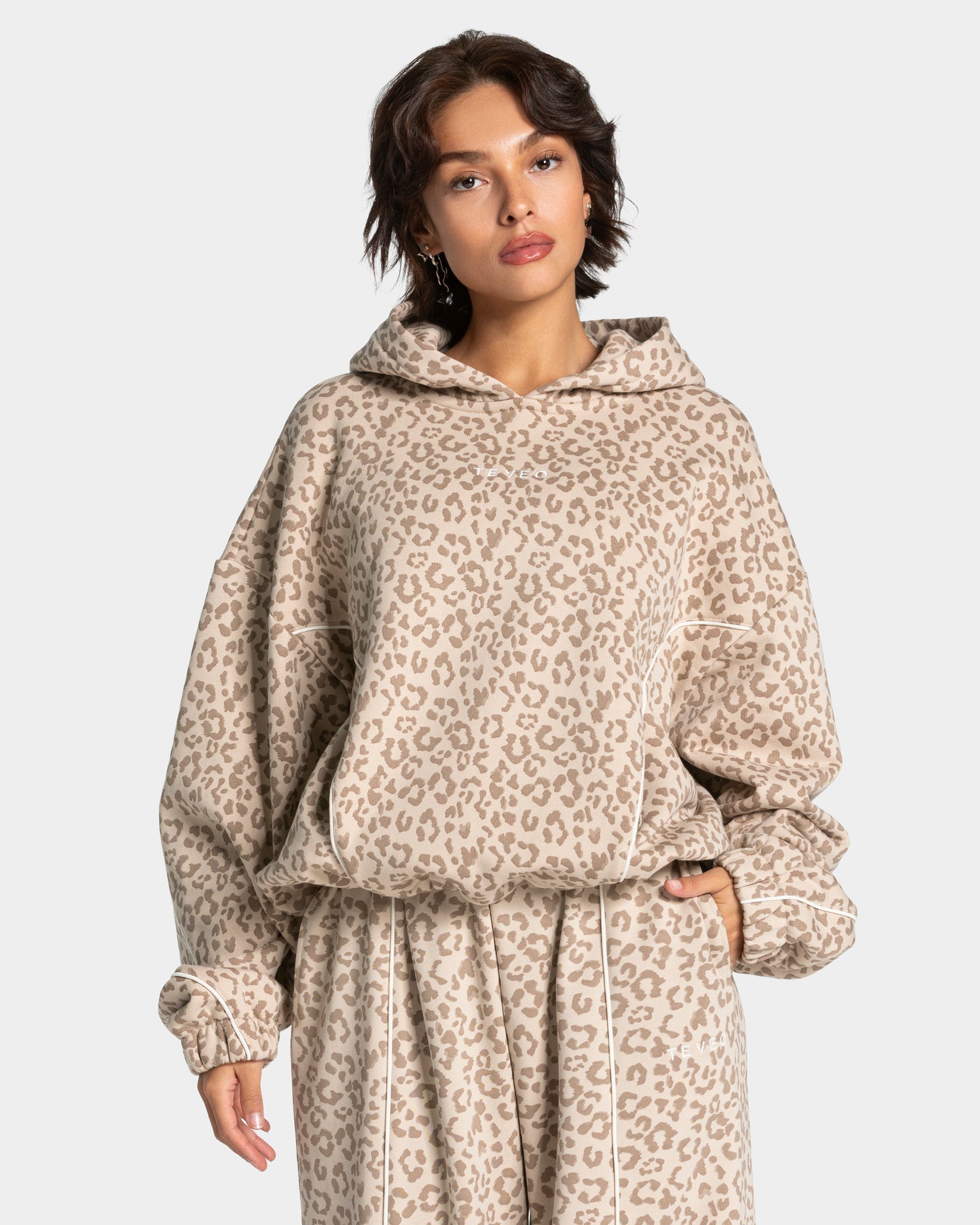 Contrastline Hooded Sweater "Leo Cream"