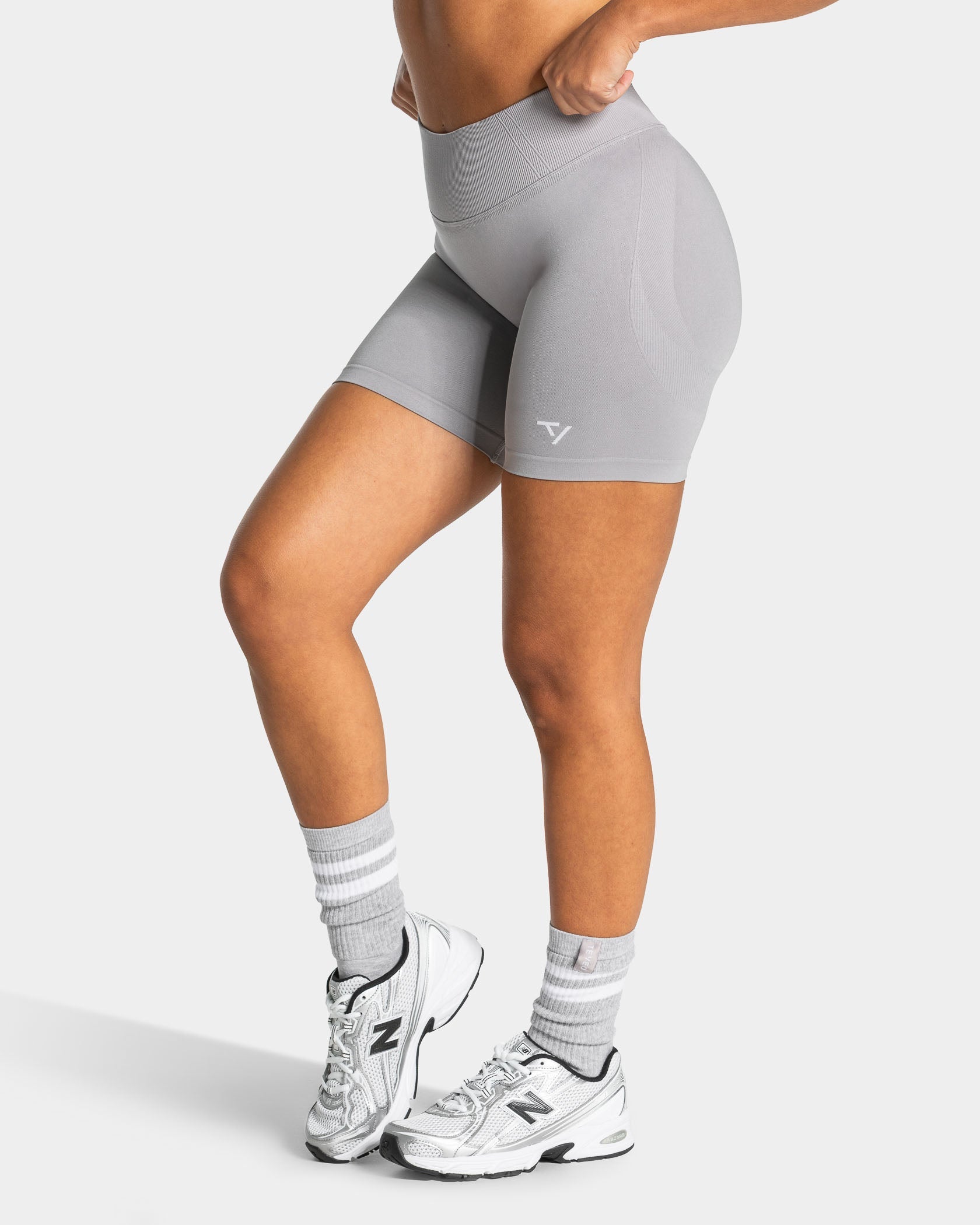 Lift Sculpt Scrunch Shorts "Hellgrau"