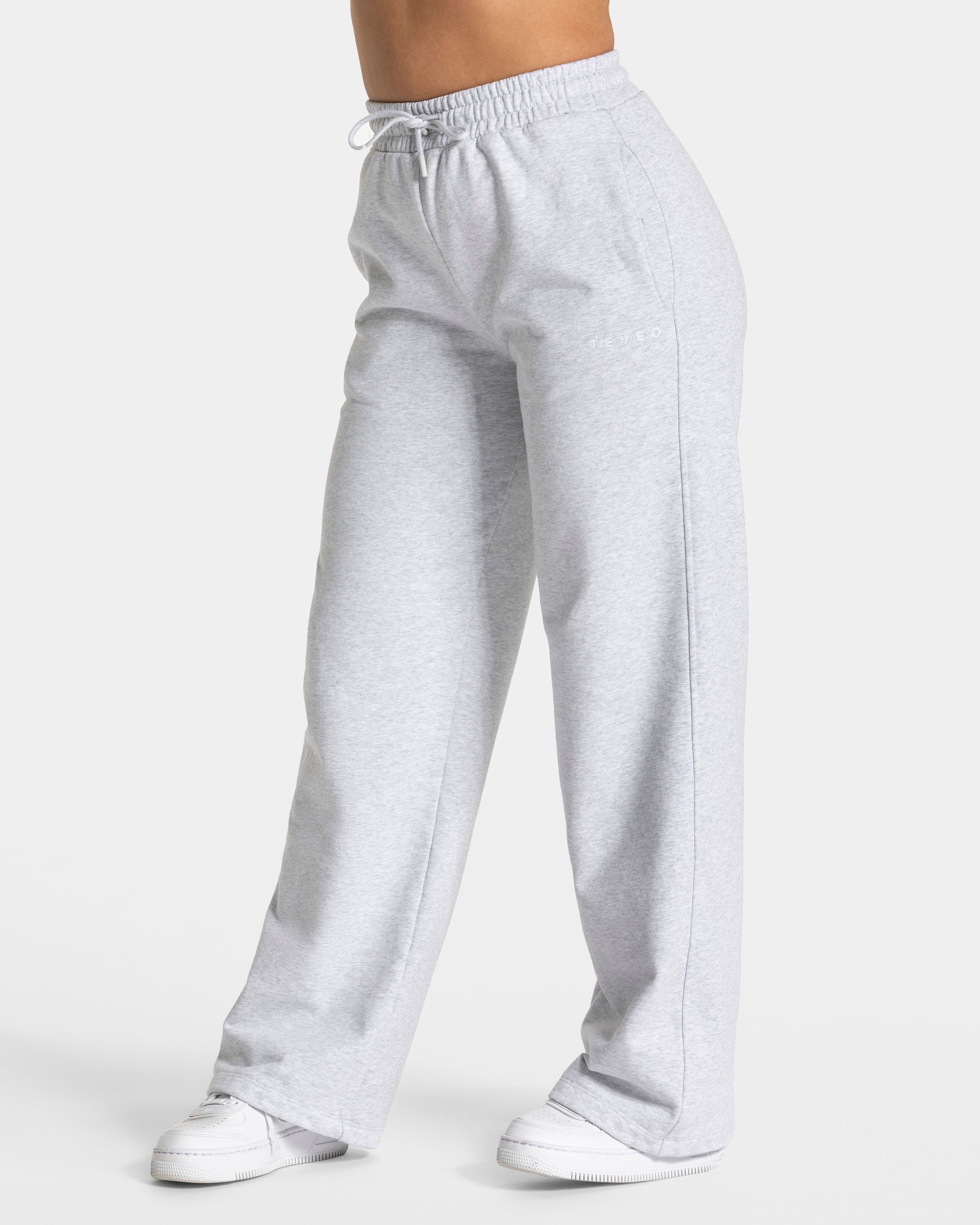 RI’VAIV Straight Leg Jogger "Hellgrau"