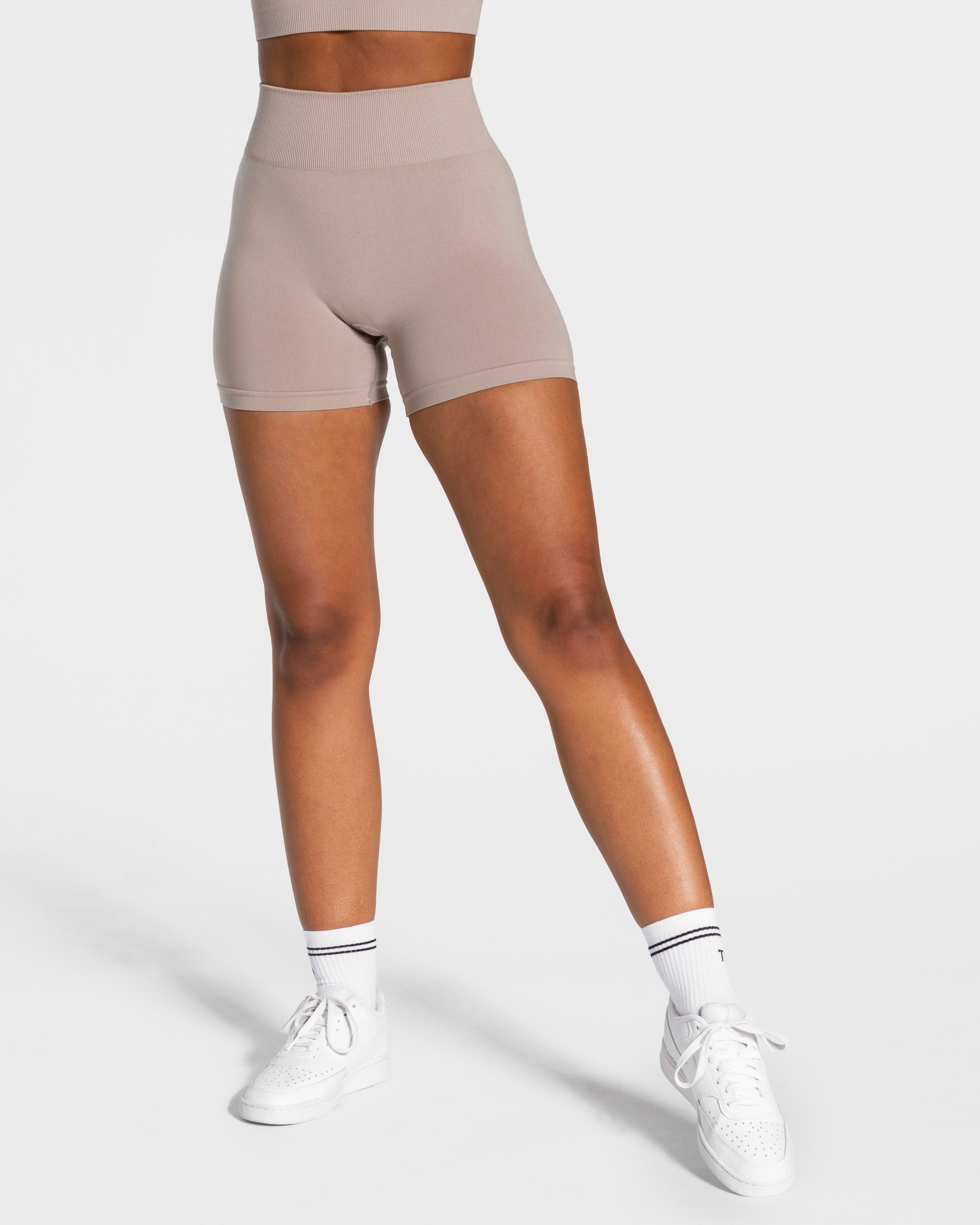 Timeless Scrunch Shorts "Dust"